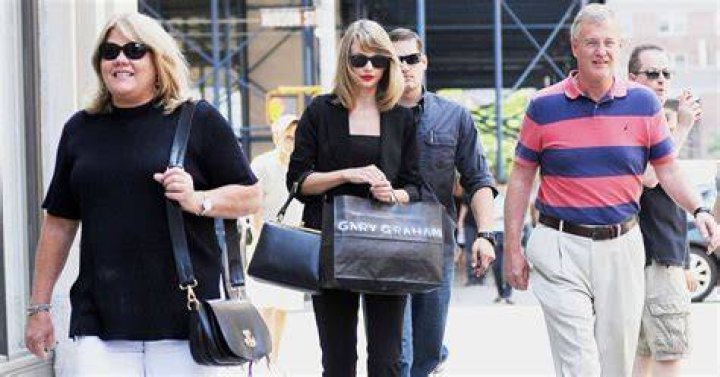 Exploring The Lives Of Taylor Swift's Parents After Remarriage